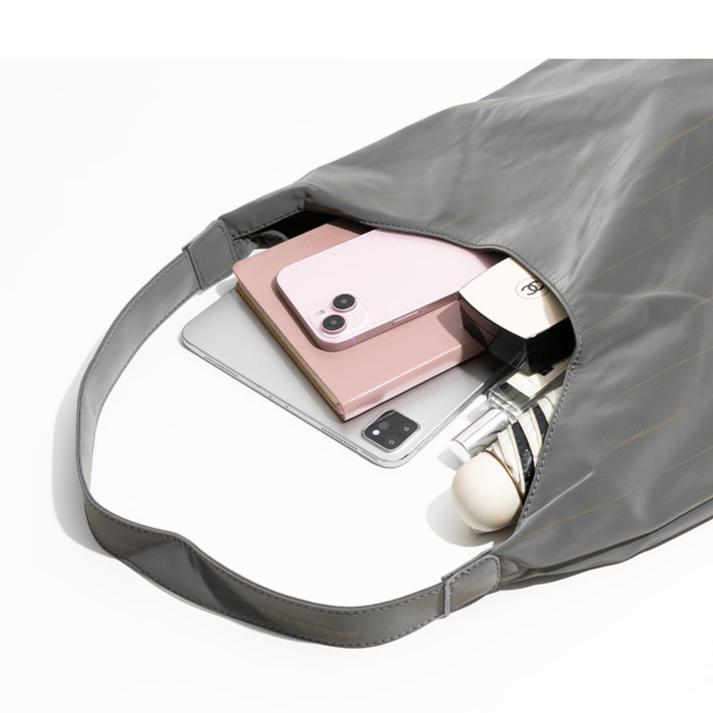 Sleek Foldable Shoulder Bag