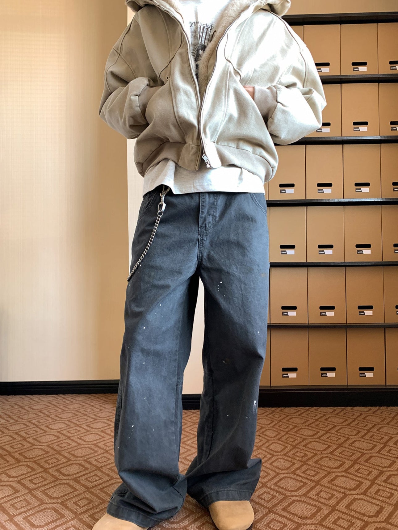Cargohose mit Farbspritzern