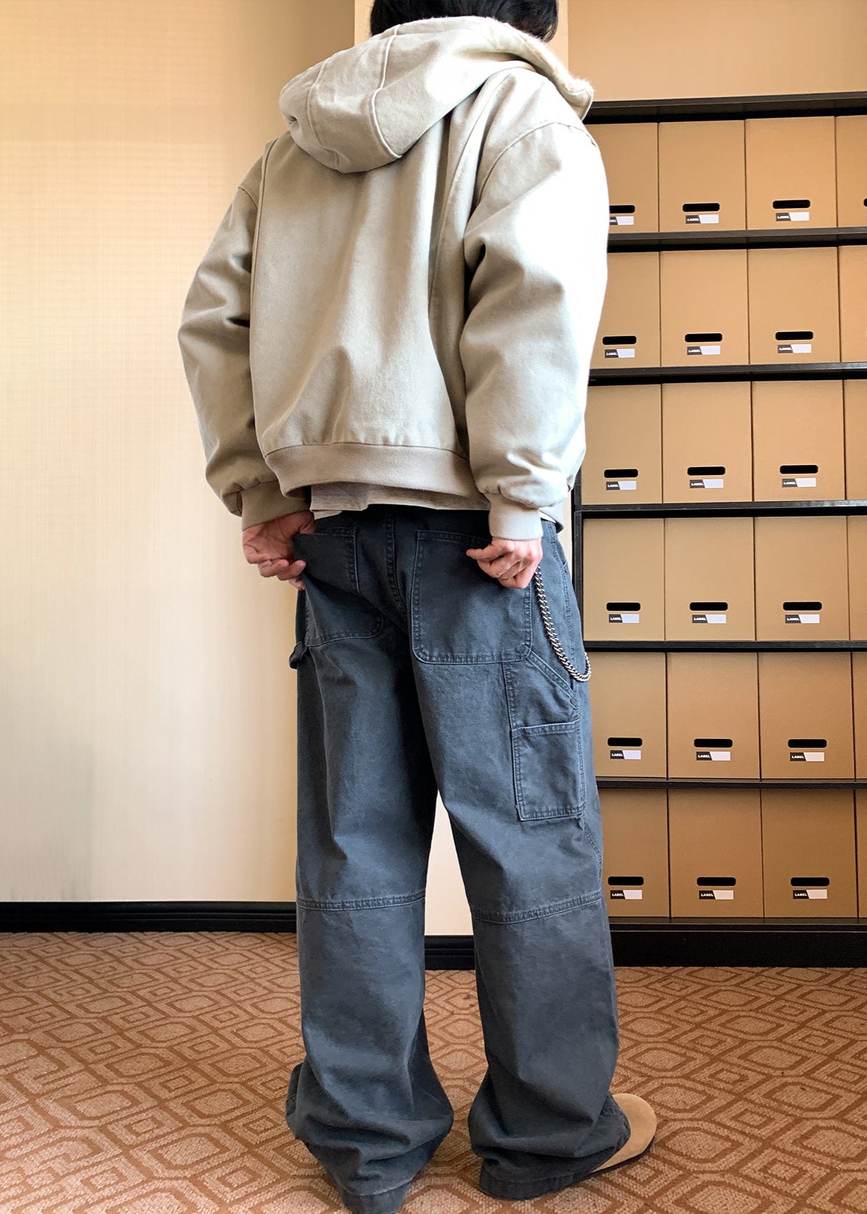 Cargohose mit Farbspritzern