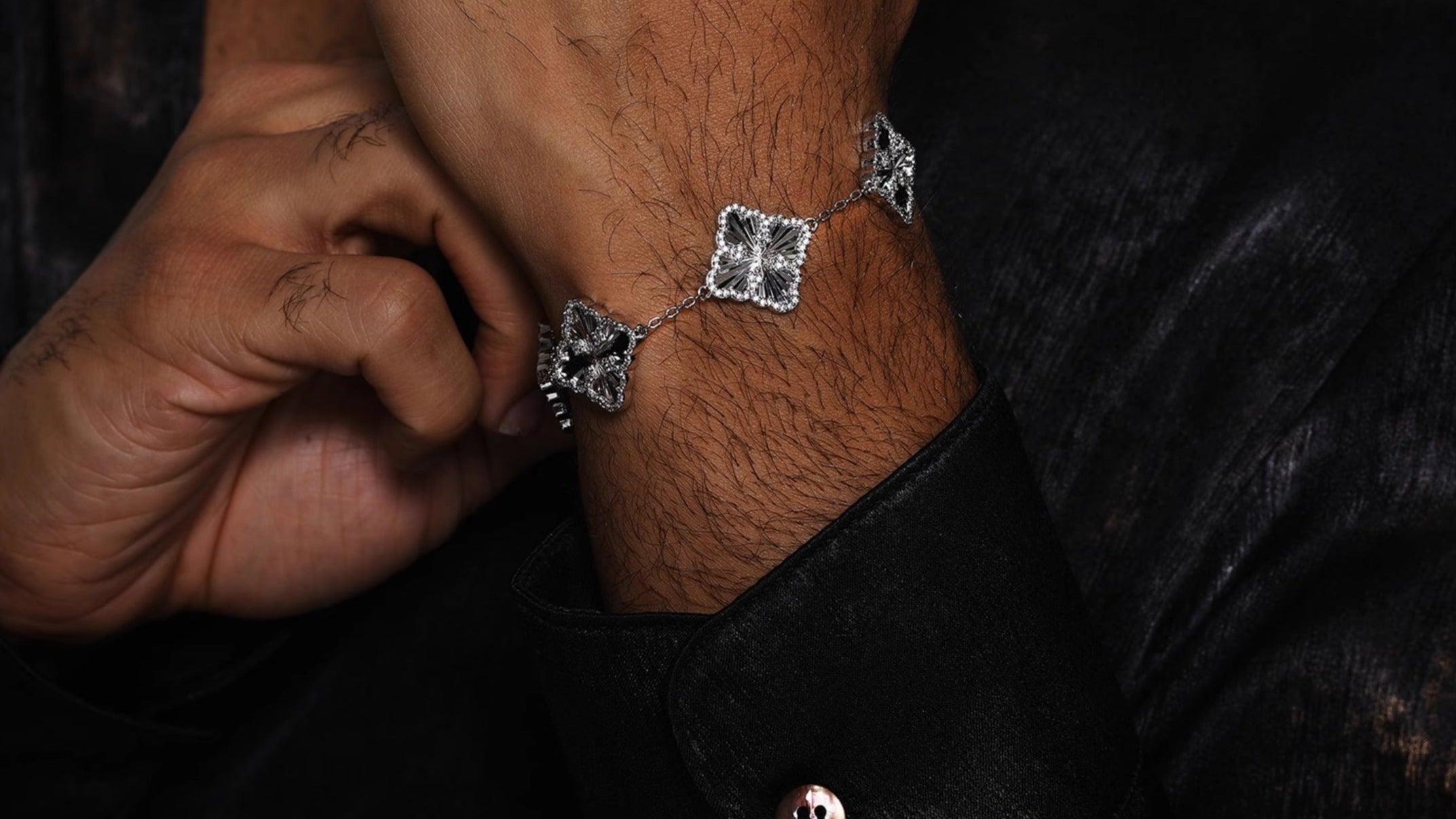 BRACELET